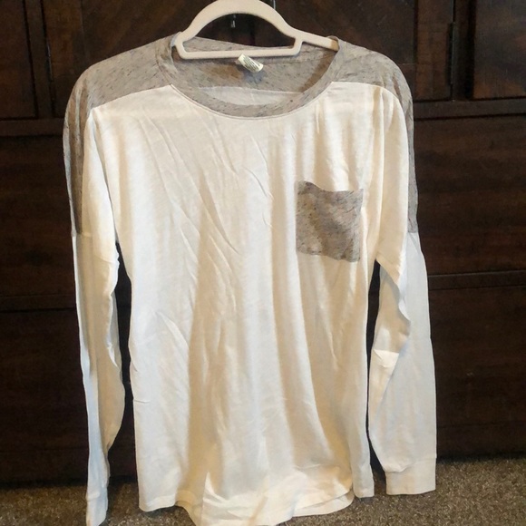 PINK long sleeve tee. - Picture 1 of 4